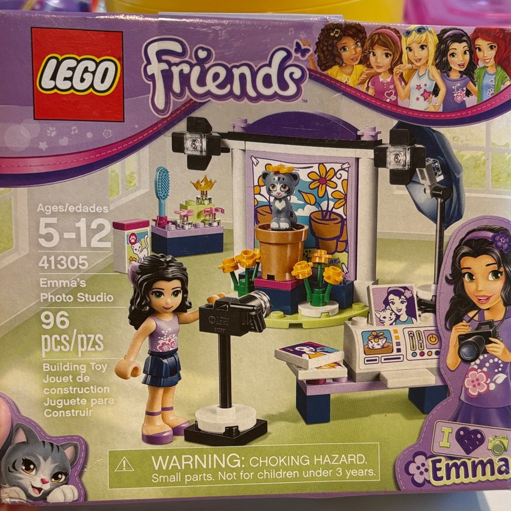 LEGO Friends Emma's Photo Studio - Purple, Pink, Yellow, Blue